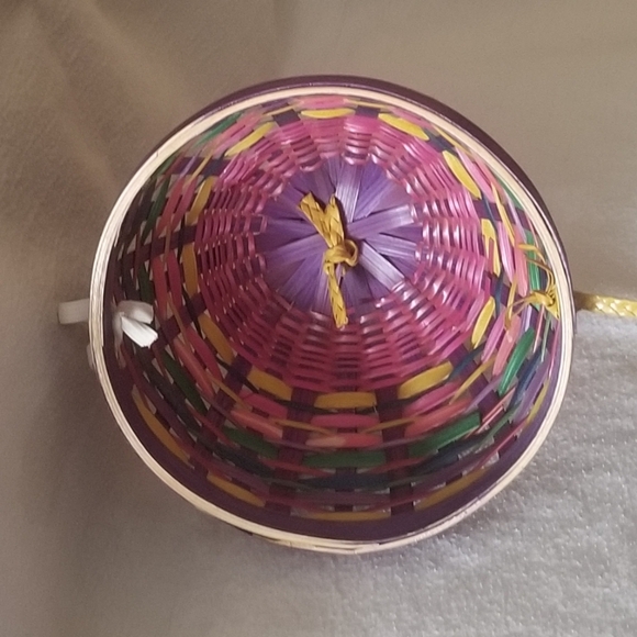 VGUC vtg egg shaped wicker basket - Picture 12 of 15